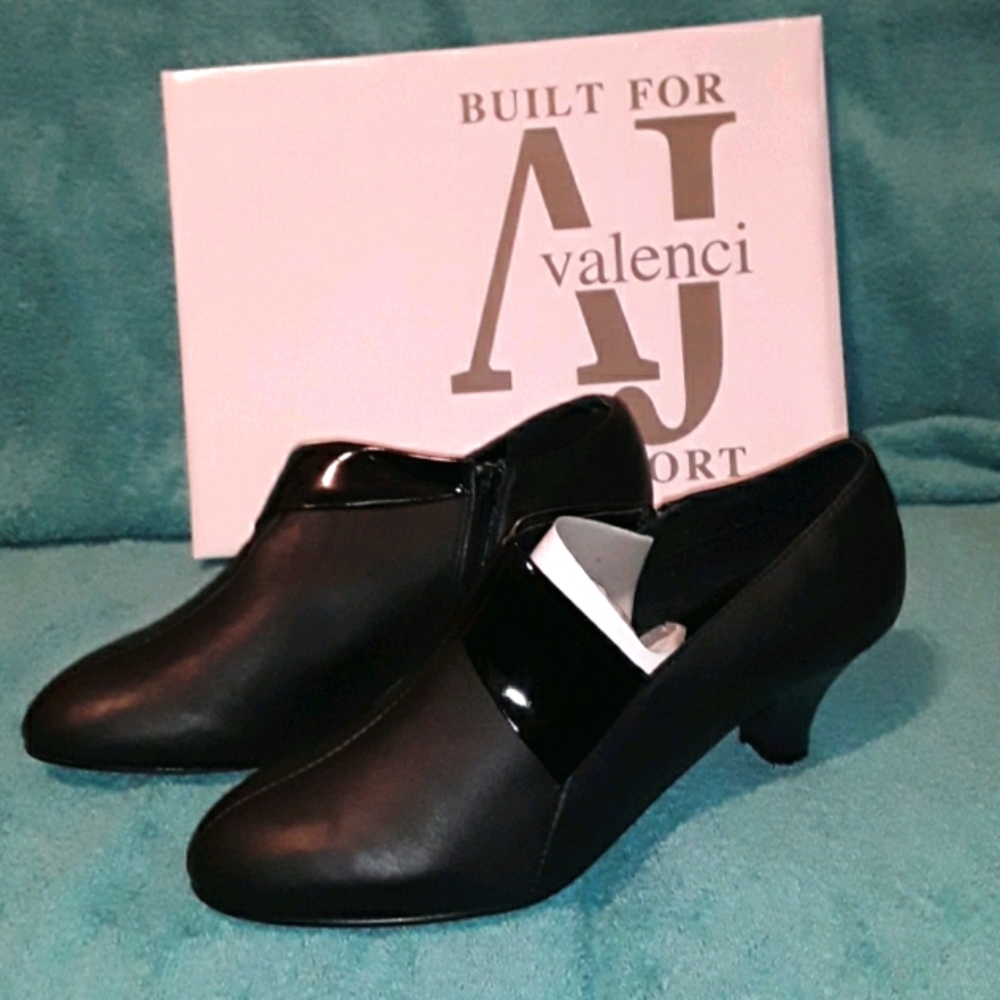 *2 For 20*  AJ Valenci Black Leather 9M Heels